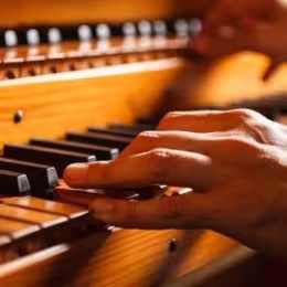 OPRAWA MUZYCZNA W KOSCIELE ORGANISTA INSTRUMENTY i WOKAL - Oprawa muzyczna