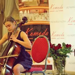 Oliwia Dembińska - wiolonczela - Oprawa muzyczna