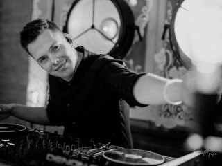 MUSIC Bistro DJ