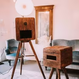 Drewno Budka Ania i Filip Fotobudka - Atrakcje weselne