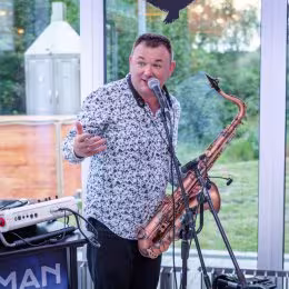 Dj Wodzirej Grający na Saksofonie i Akordeonie na Twoją imprezę - DJ na wesele