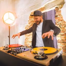 FreshEvents: Fiołas DJ & prezenter - DJ na wesele