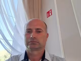 DJ WALDI śpiewający I grający na klawiszach