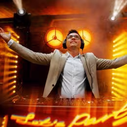 MUSIC TOM Tomasz Wieszczeczyński - Oprawa muzyczna