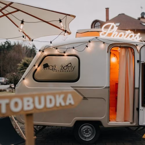 Mąż Żony Fotolustro, Fotobus i Fotoprzyczepa - Fotobudka na wesele