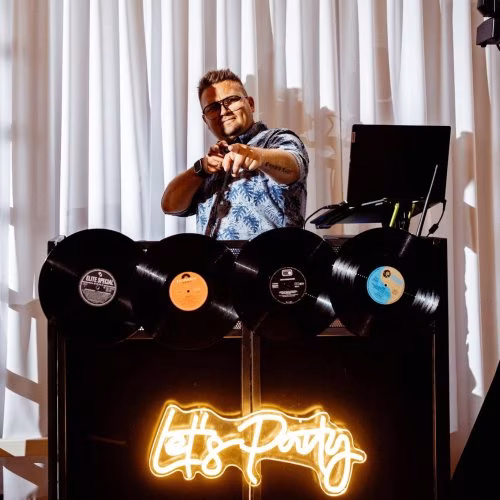 Hubert Nowakowski - DJ i Wodzirej na Wesele - DJ na wesele