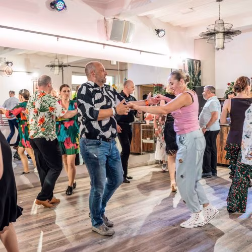 Meet & Dance - Szkoła tańca