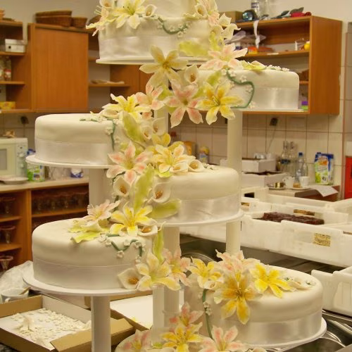 CUKIERNIA U ŻYRKA - Tort weselny