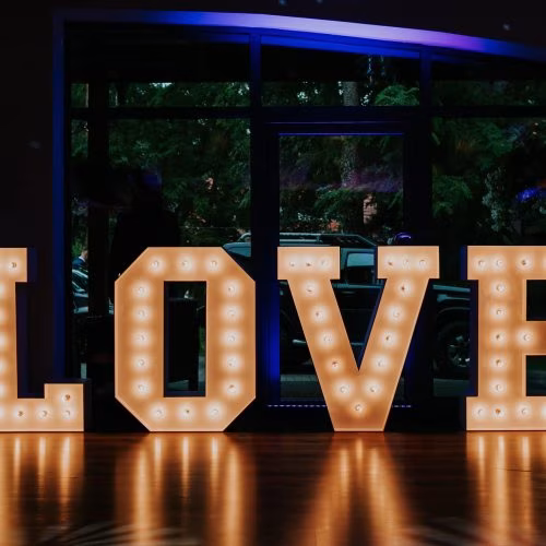 Napis LOVE - Dekoracje ślubne