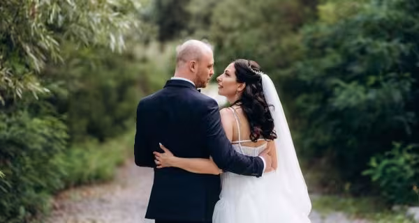 Cichy ślub: jak zorganizować wymarzoną uroczystość w kameralnym gronie?