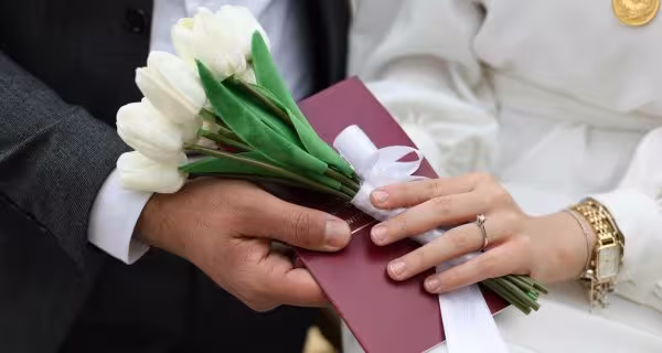 Co kupuje świadek lub świadkowa na ślub? Wyjaśniamy