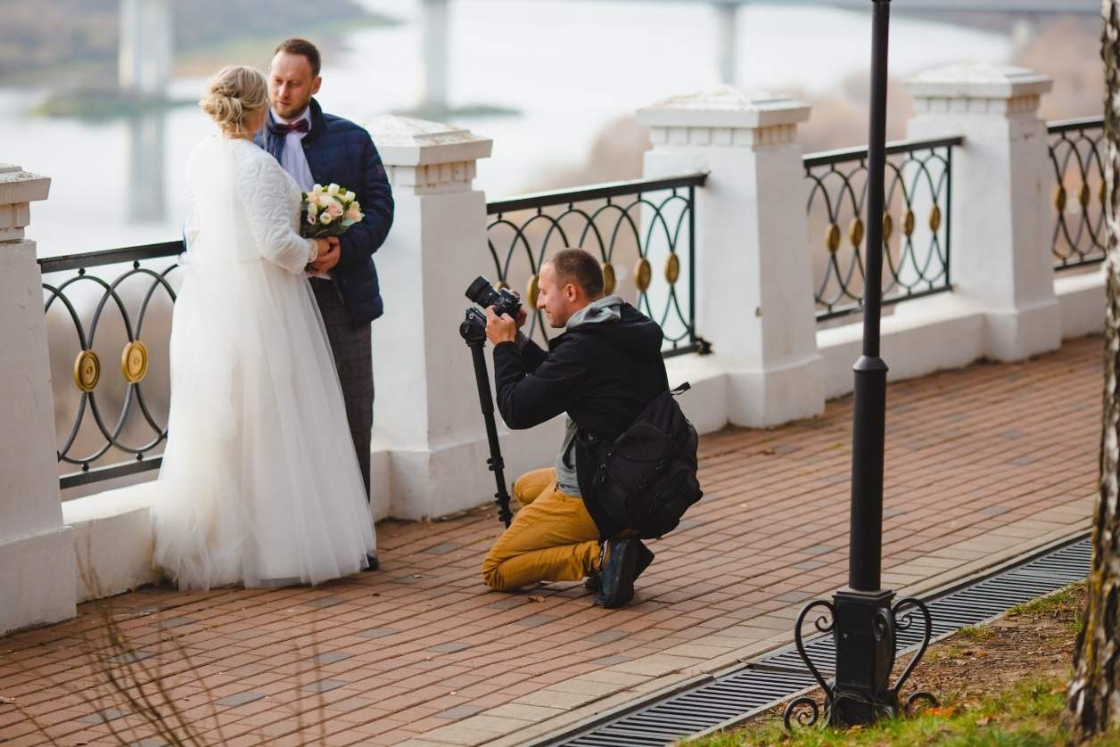 Fotograf ślubny - ile kosztuje usługa fotografa na wesele?