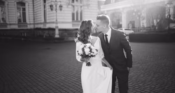 Ile trwa montaż filmu weselnego i co wpływa na czas realizacji?