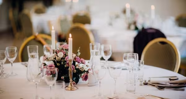 Jak wybrać idealną salę weselną? Praktyczny poradnik dla par młodych